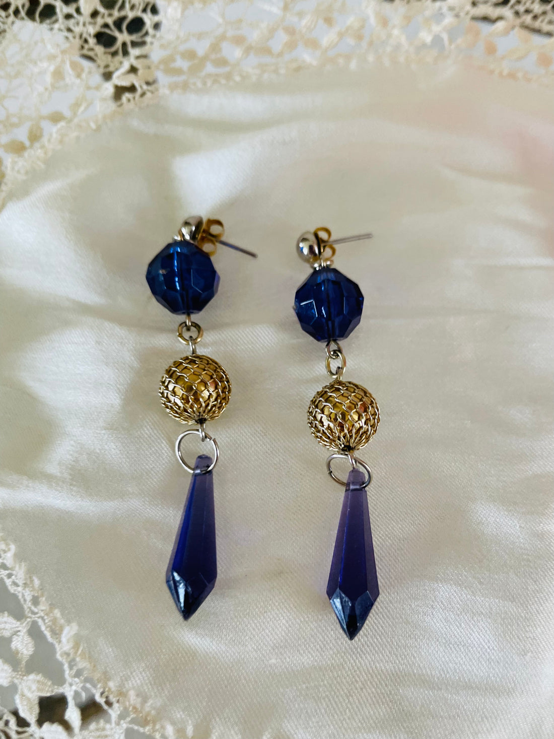 90s Vintage Purple & Gold Beaded  3” Drop Pierced Earrings.