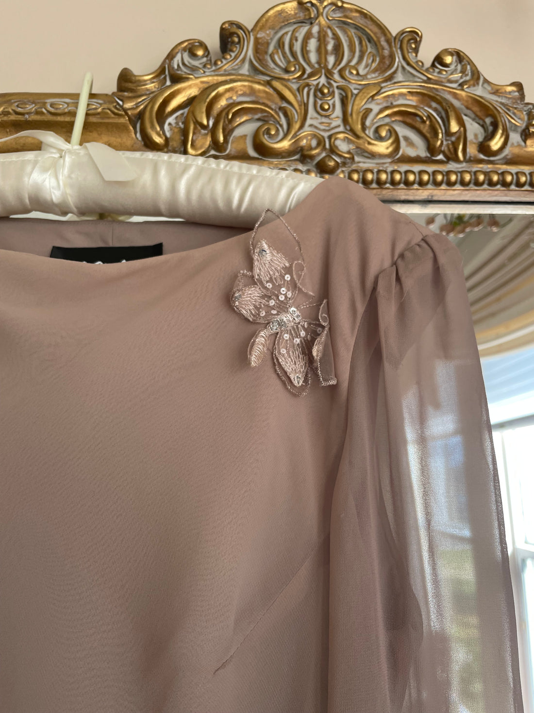 Vintage Ursula of Switzerland Beige Floral Appliqué Fairy Top M
