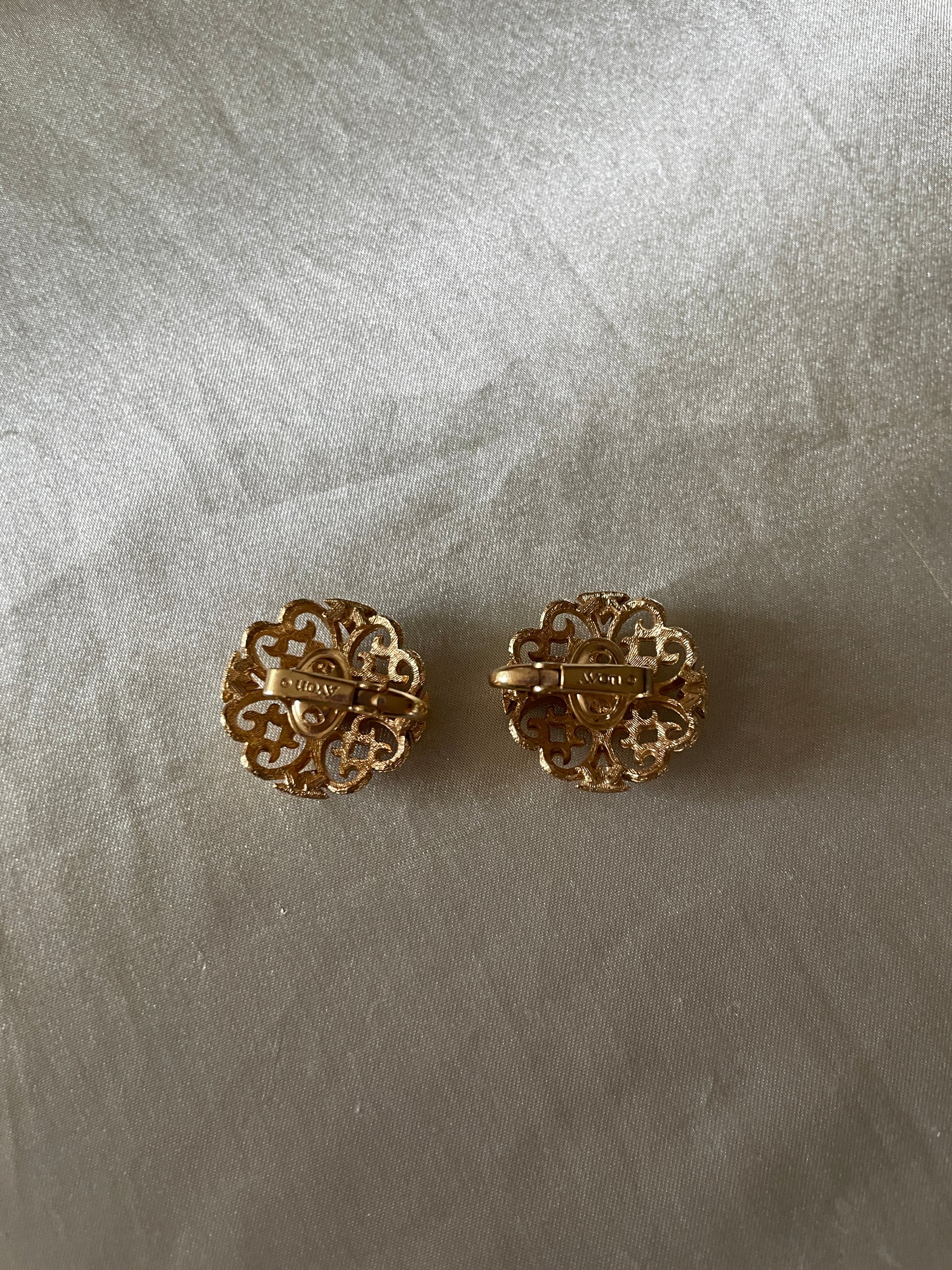  80s Avon Lovely Vintage Gold Tone Clip Earrings
