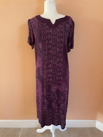 2000s Stylish Comfort  Short Sleeve Purple Floral Design Rayon Maxi Dress. L