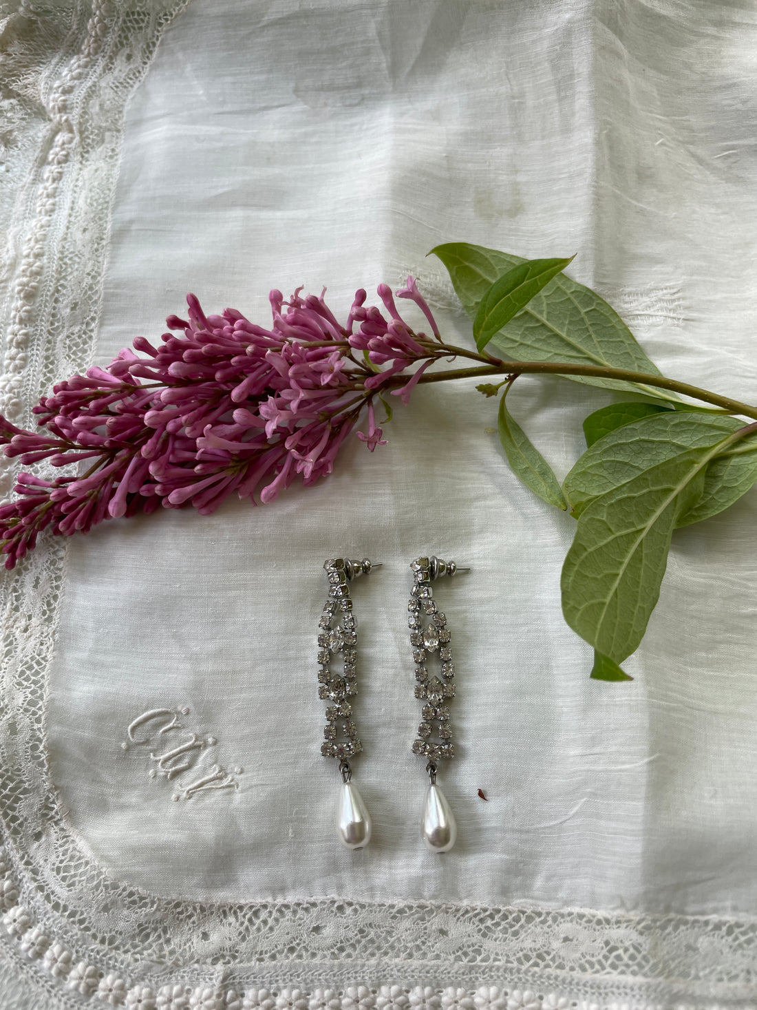 1980's rhinestone faux pearl earrings 