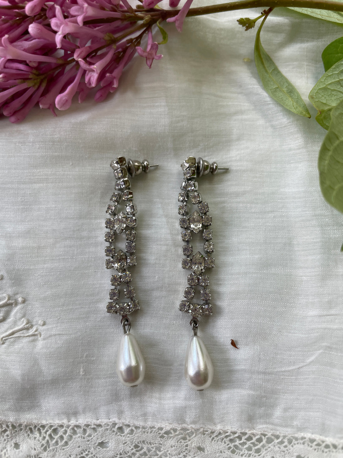 1980's rhinestone faux pearl earrings 