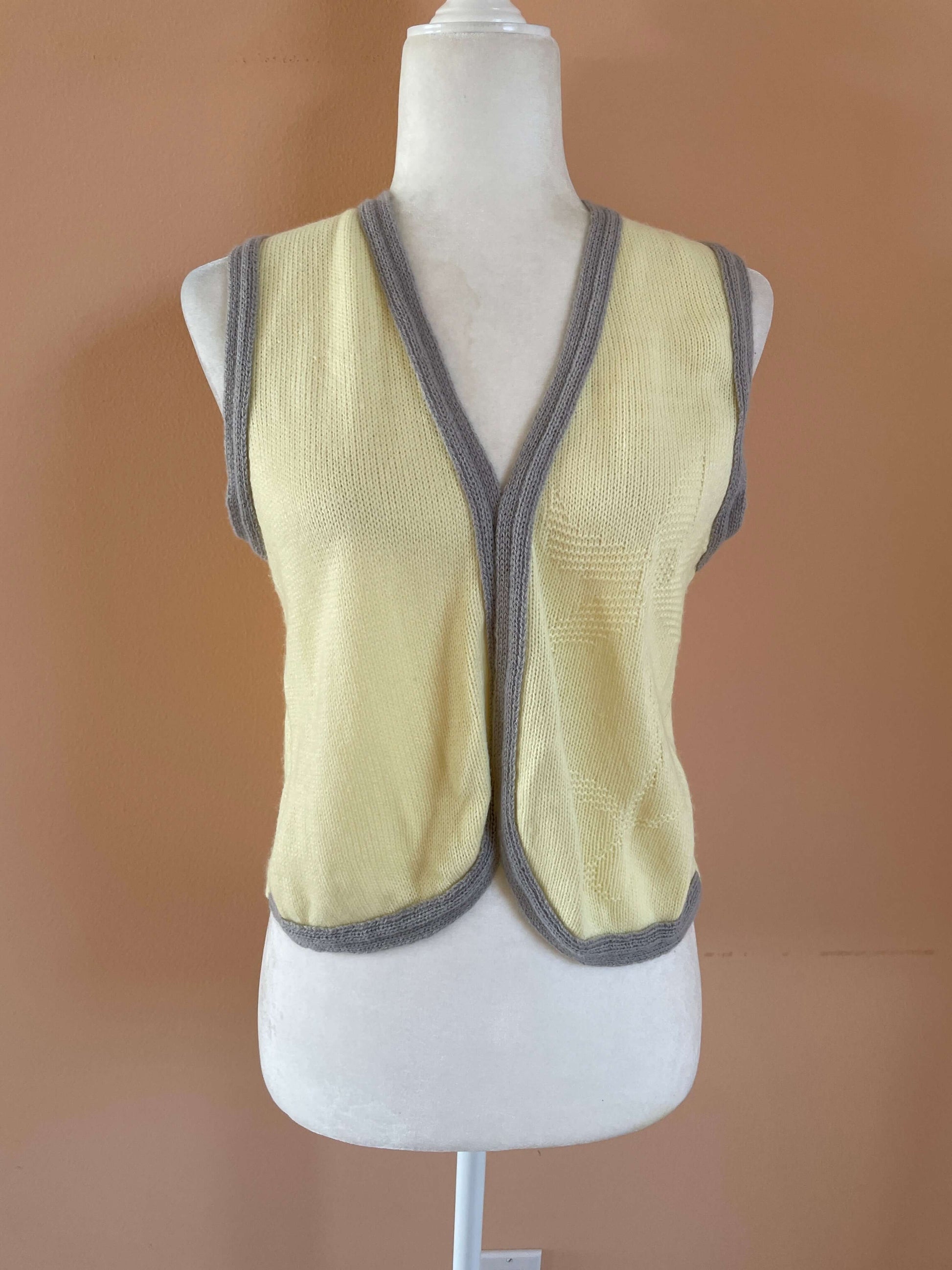  1980’s Acrylic Knit Pale Yellow Made in France Vest Top