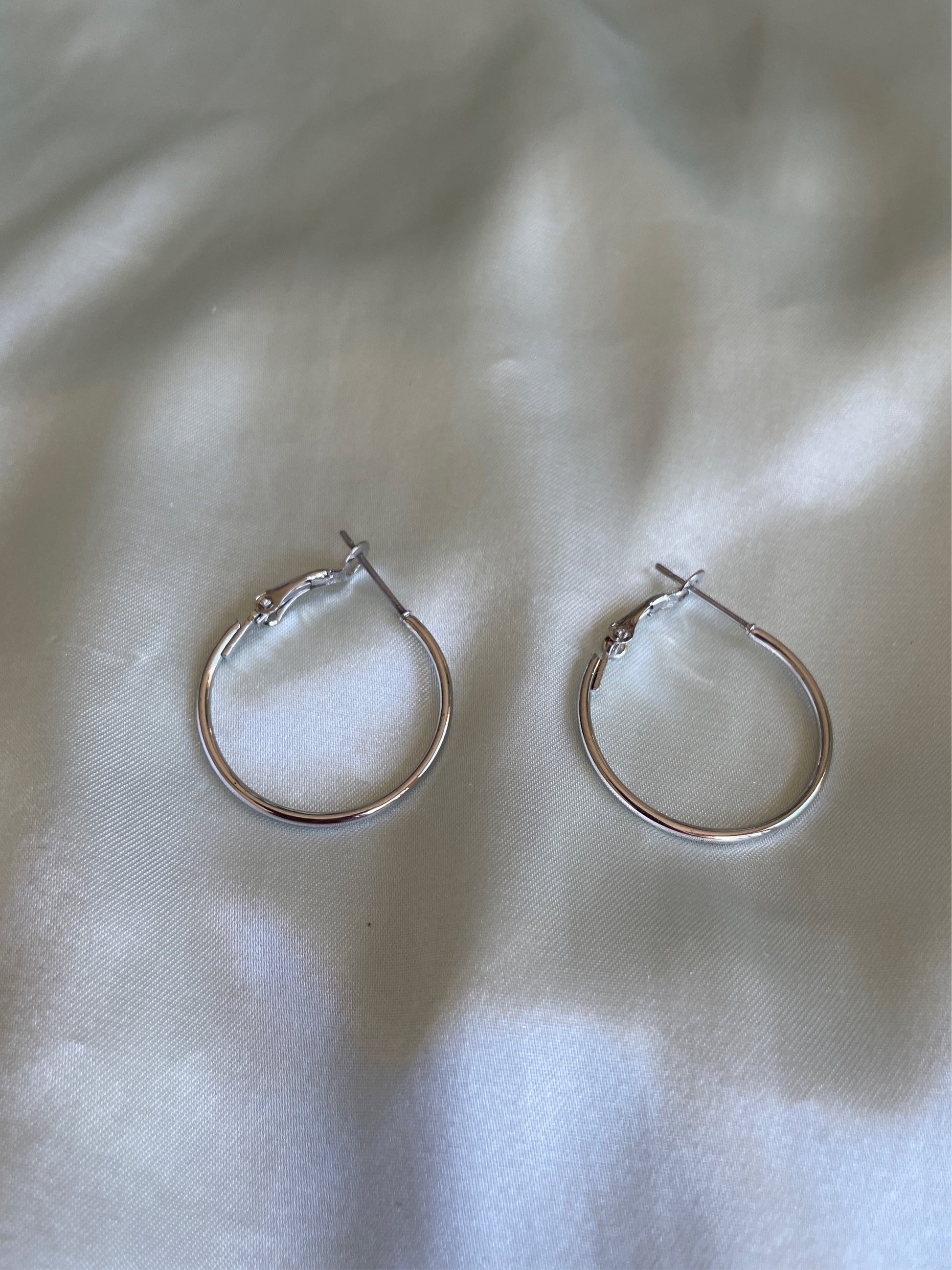 silver hoop earrings 2000s Silver Tone Hoop Lever Back Pierced Earrings