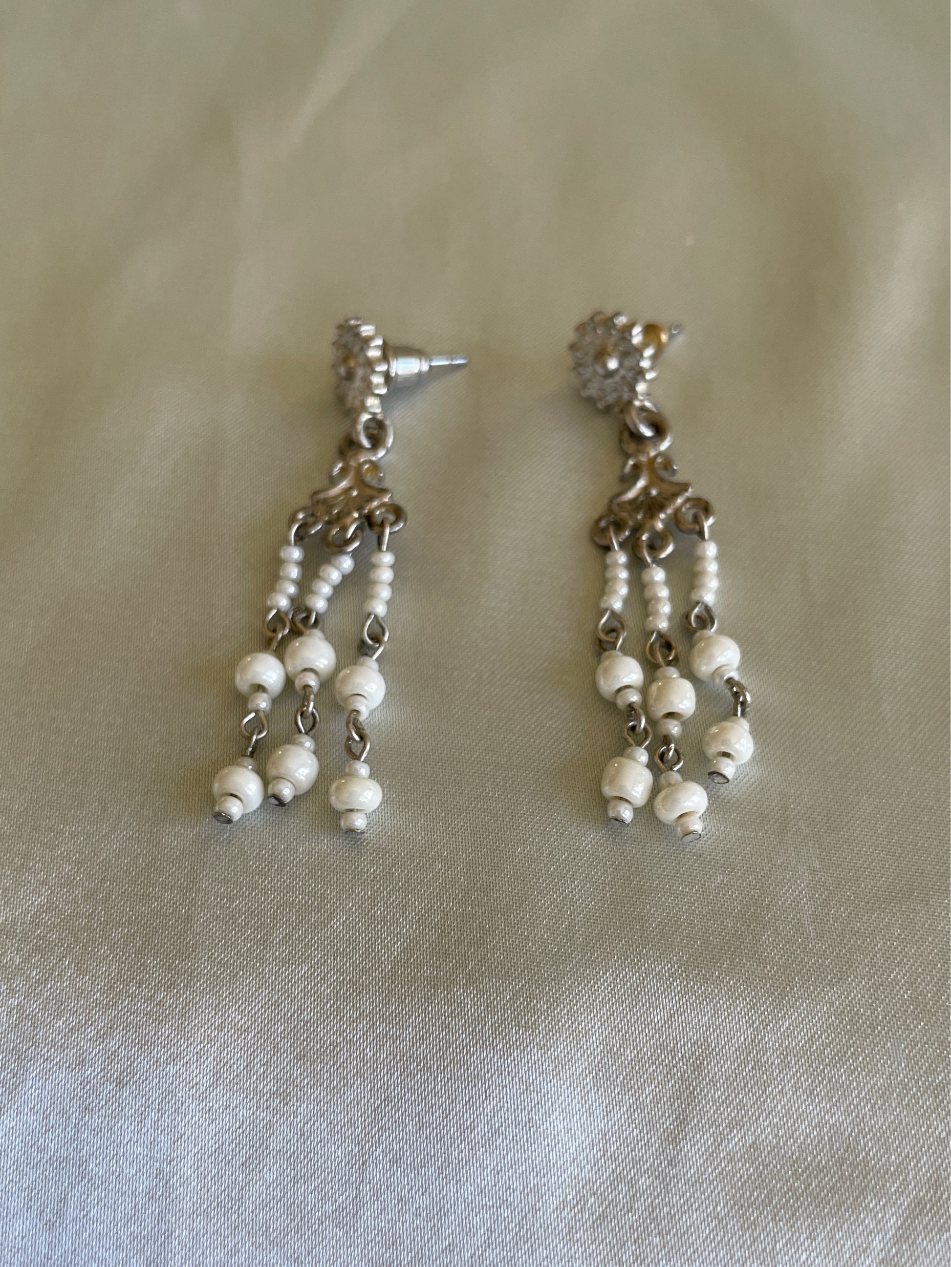 2000's faux pearl pierced earrings  2000’s Delicate Silver Tone Faux Pearl Drop Earrings
