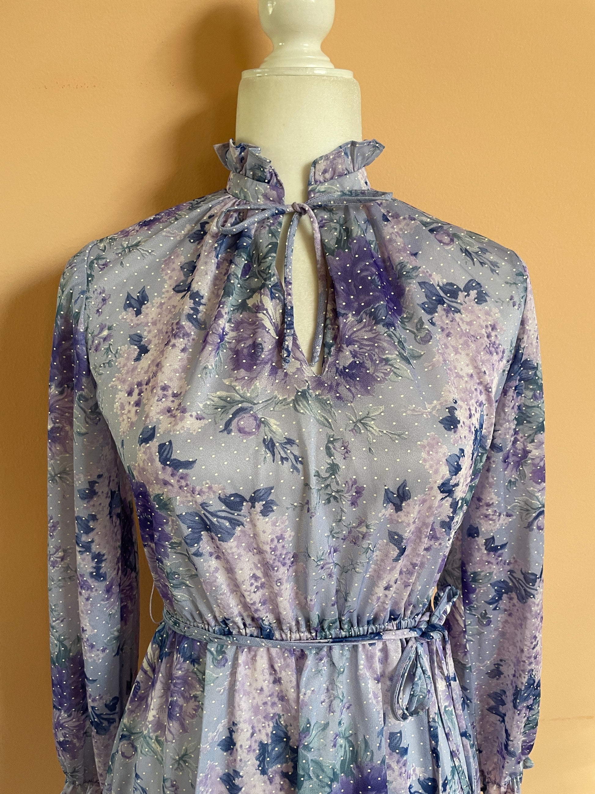  Lavender Fields 70s Purple Floral Poly Ruffled Vintage Dress S