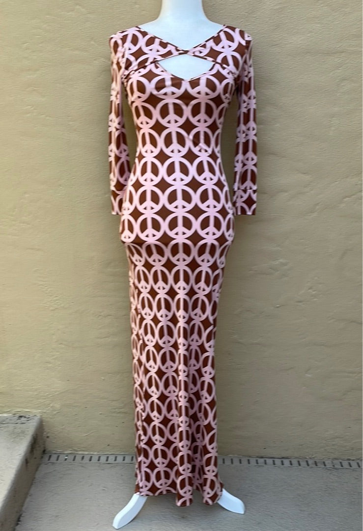 Fabulous Body Con Peace Print Maxi Dress size 2 Body Con Chic Novelty Peace Print Unique Maxi Dress X/S