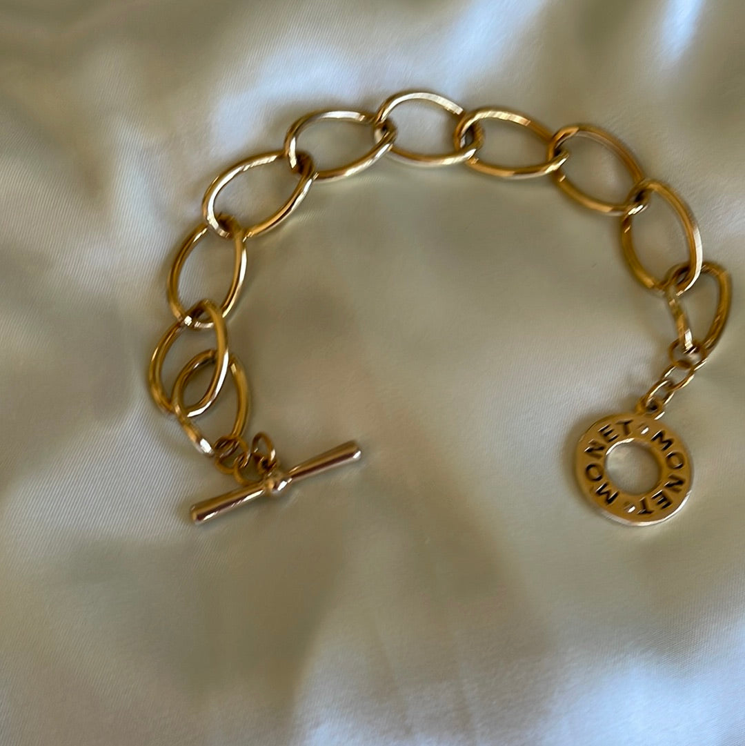 Signed Monet vintage gold tone link bracelet Monet 80s Gold Tone Link Bracelet