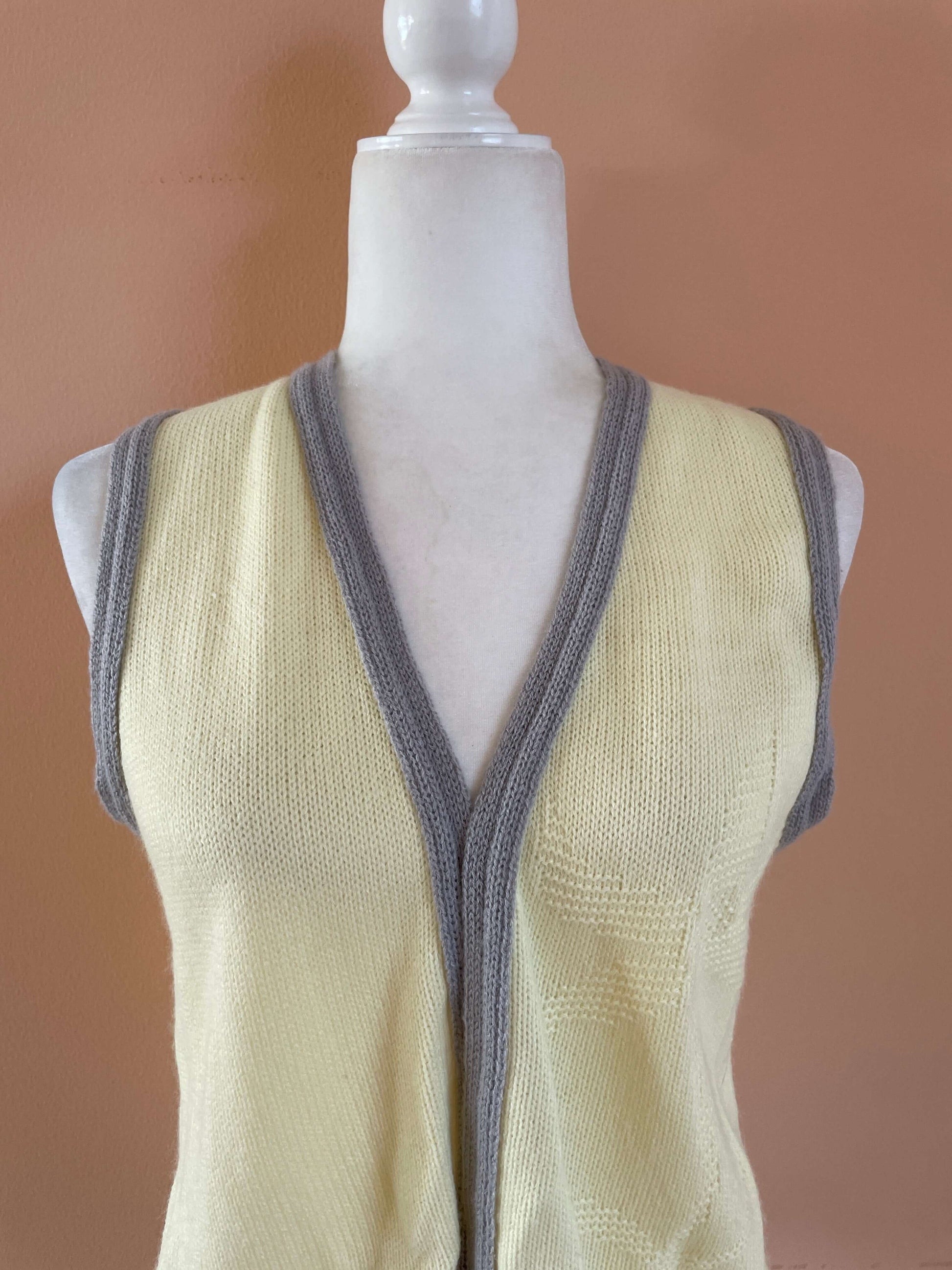  1980’s Acrylic Knit Pale Yellow Made in France Vest Top