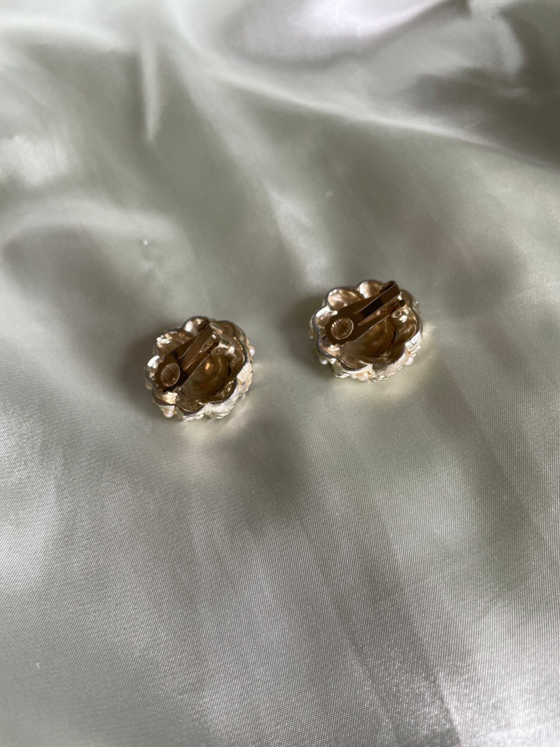  60s Vintage Silver Tone Faux Pearl Wrap Classic Clip Earrings